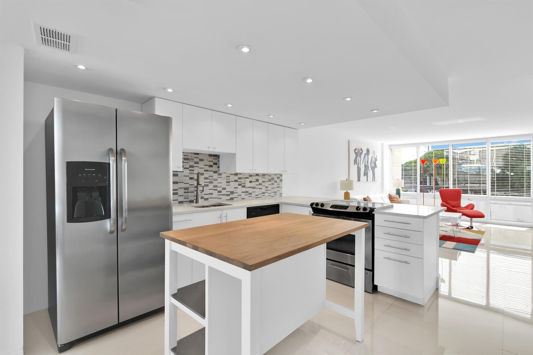 POINTE CONDO - Residential