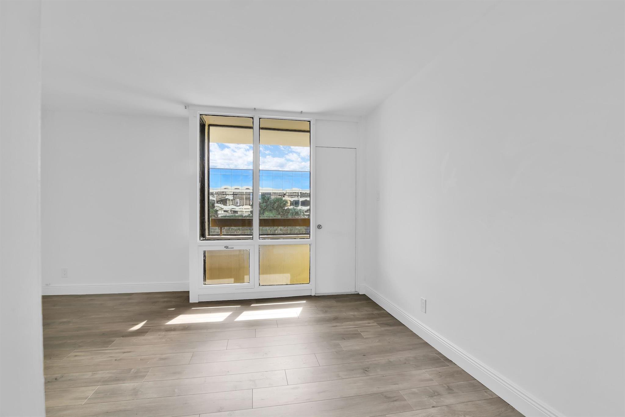 POINTE CONDO - Residential