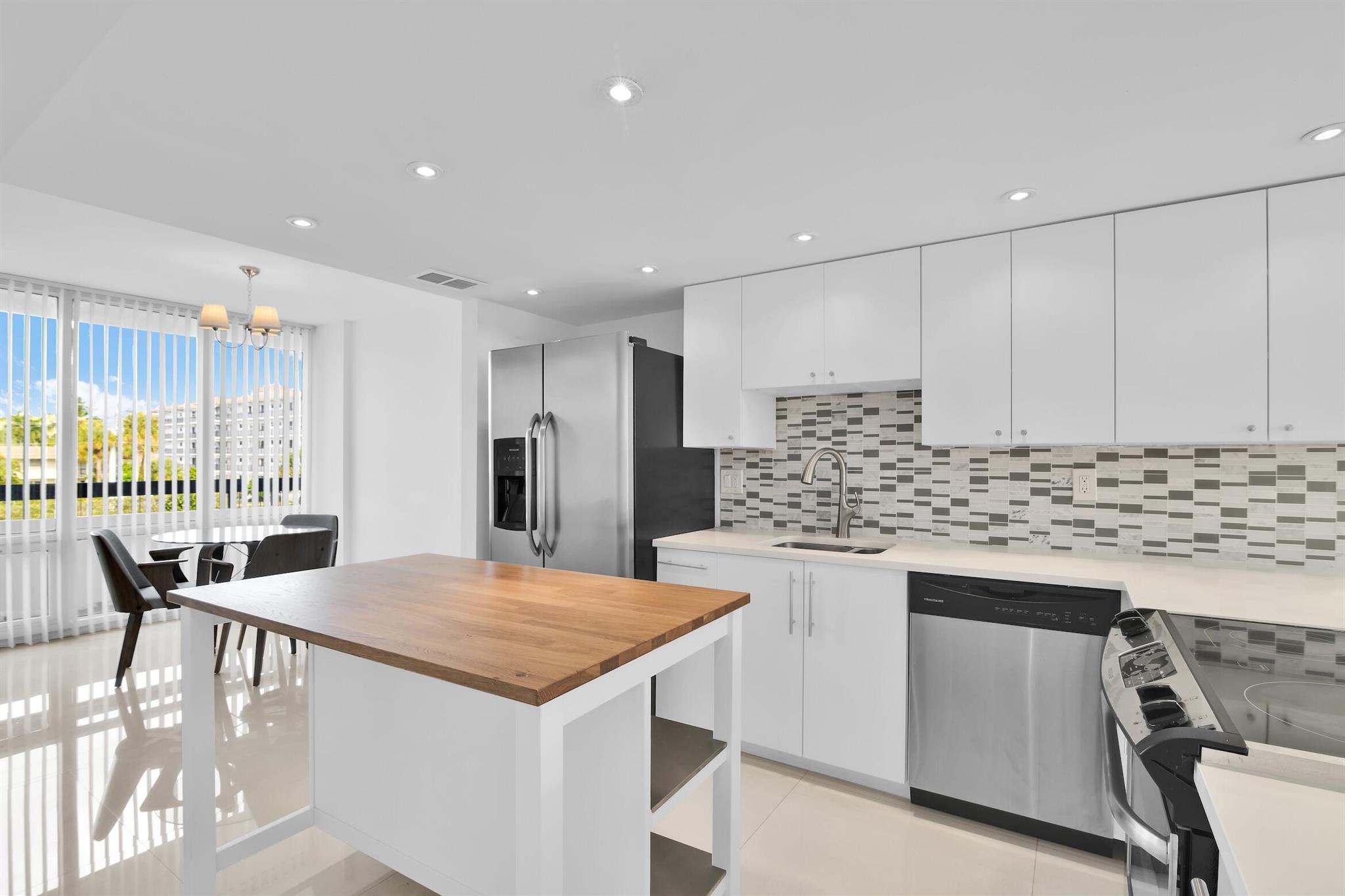 POINTE CONDO - Residential