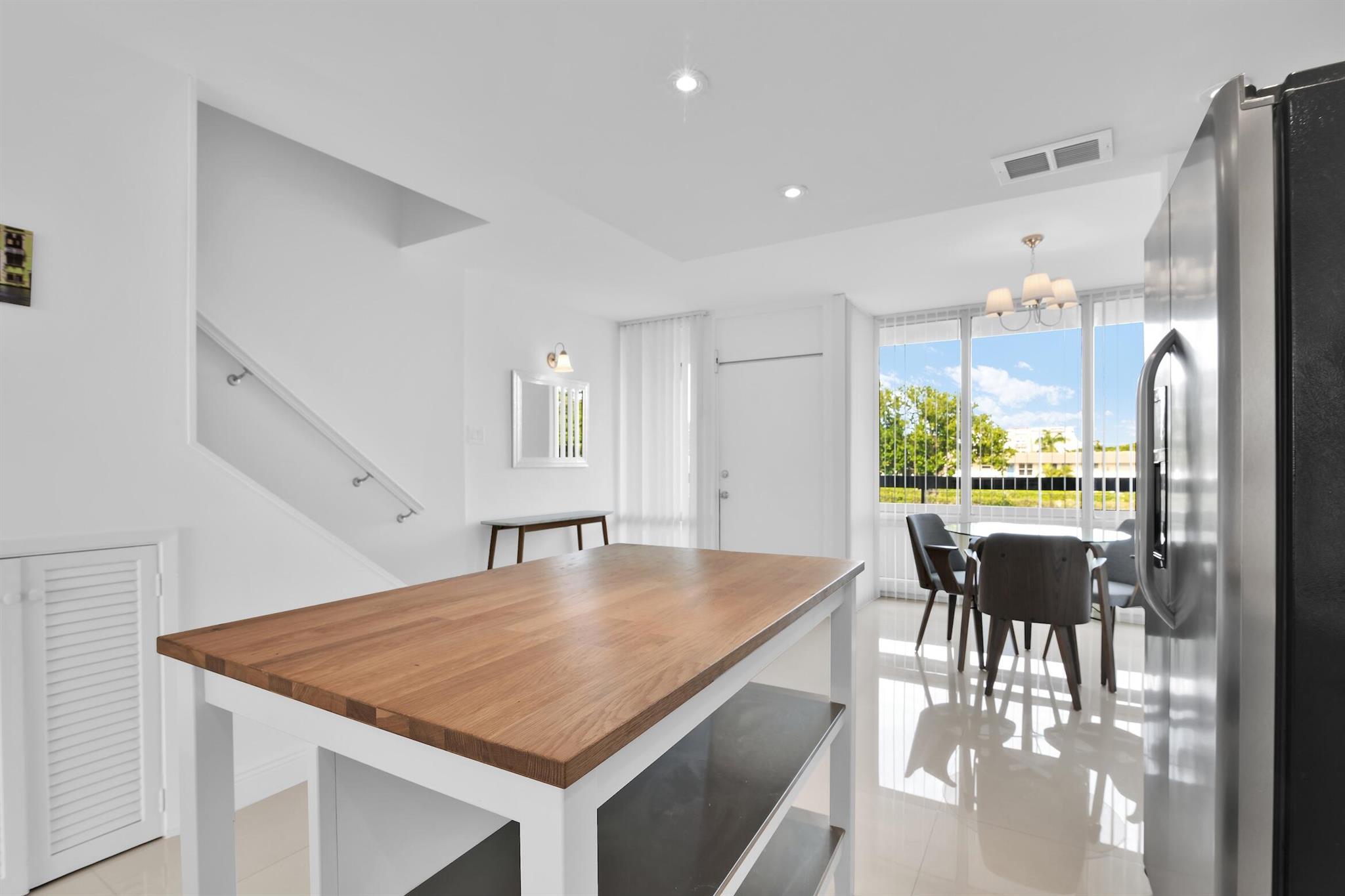 POINTE CONDO - Residential