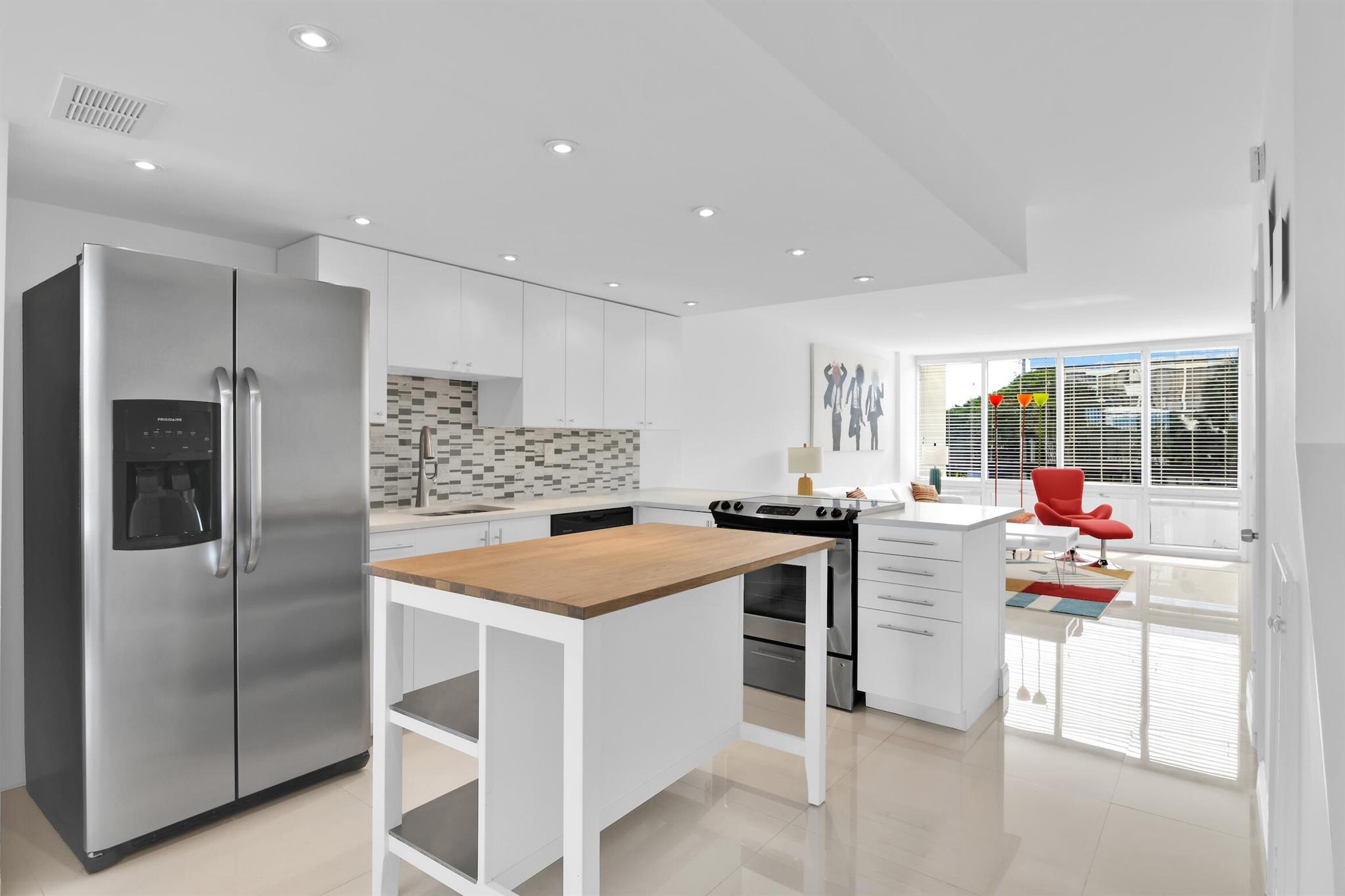 POINTE CONDO - Residential