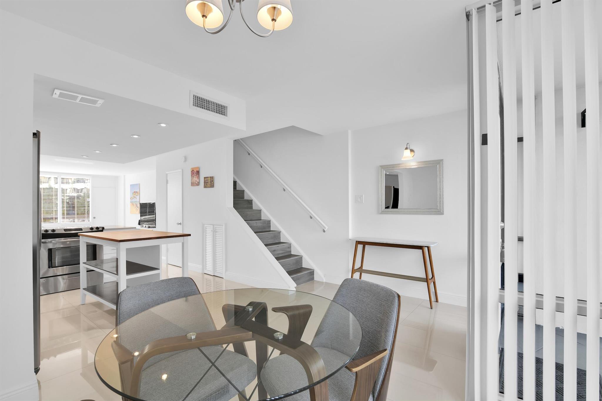 POINTE CONDO - Residential