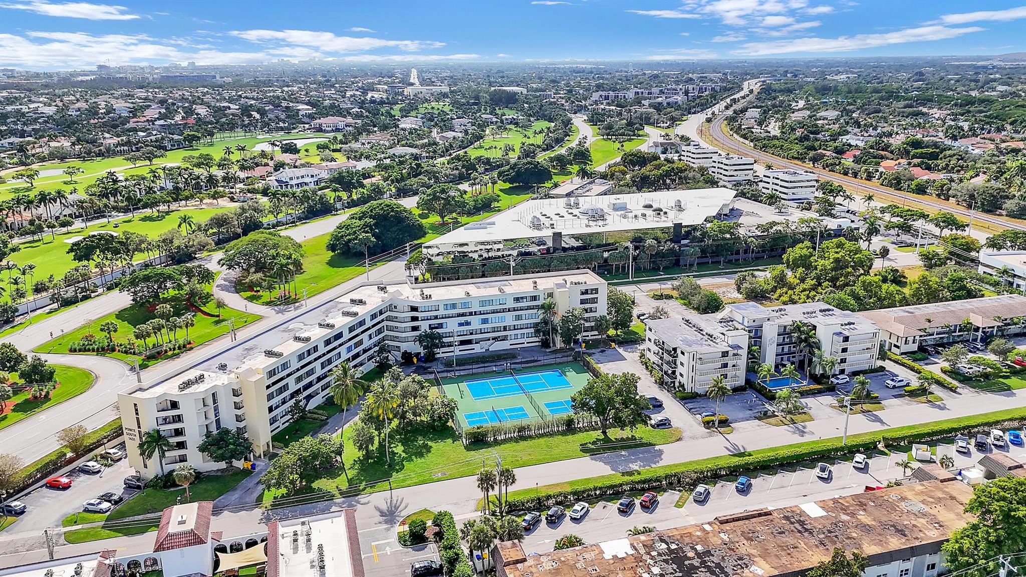 POINTE CONDO - Residential