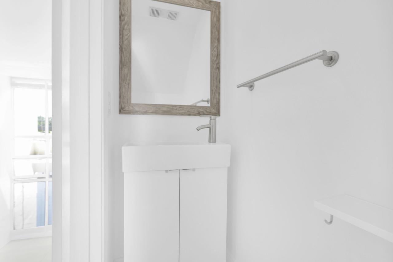 POINTE CONDO - Residential