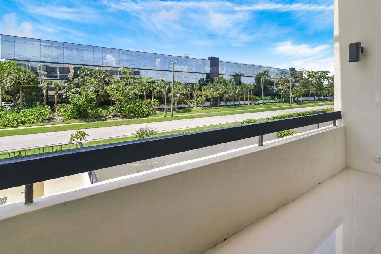 POINTE CONDO - Residential