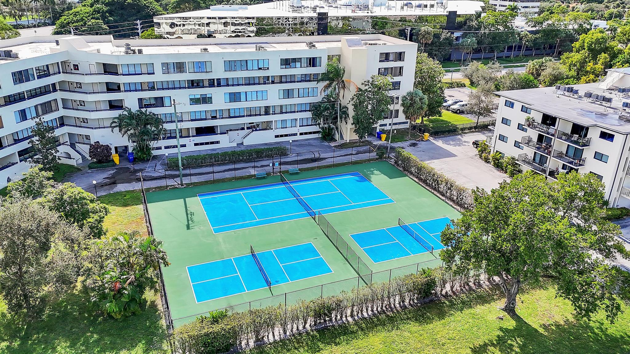 POINTE CONDO - Residential