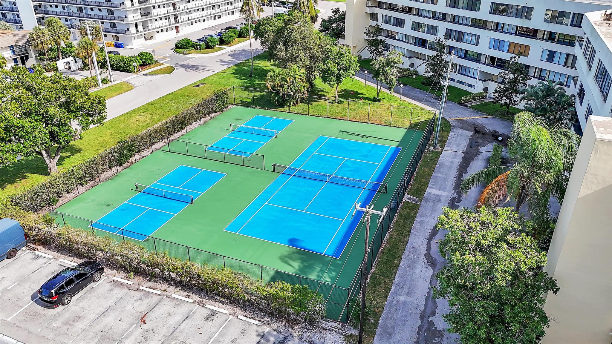 POINTE CONDO - Residential