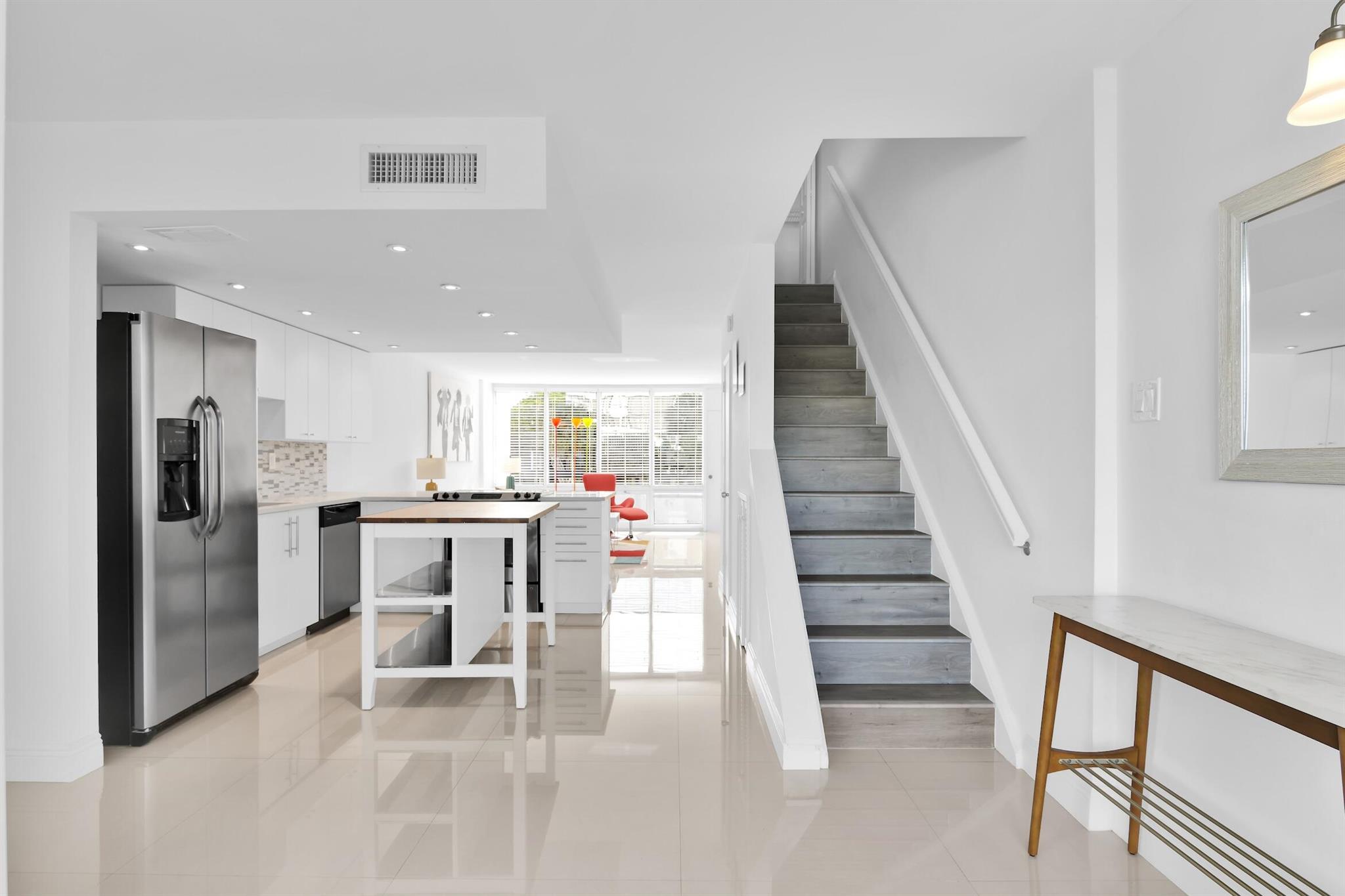 POINTE CONDO - Residential