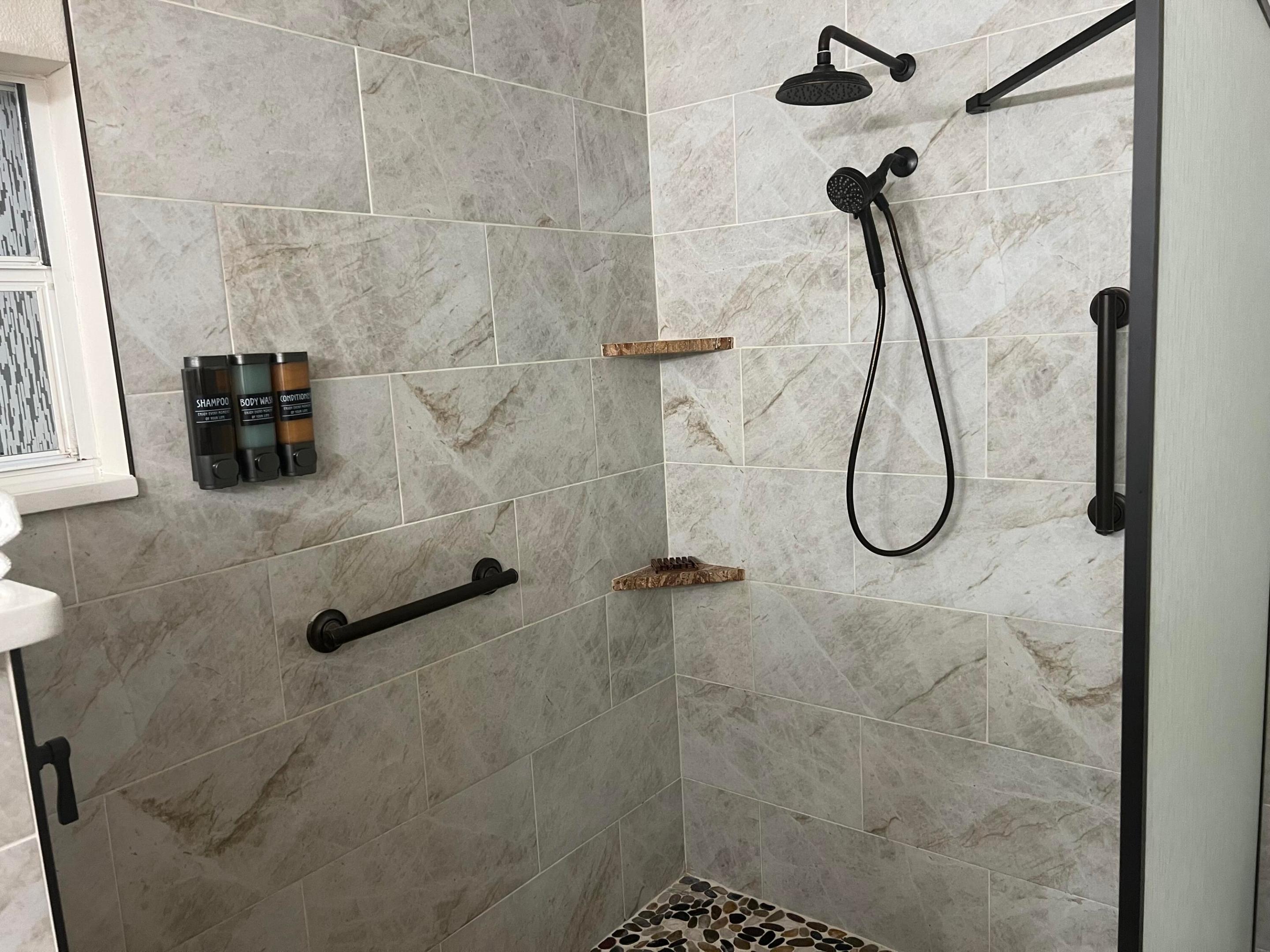 LAKESIDE AT BASS LAKE - Residential