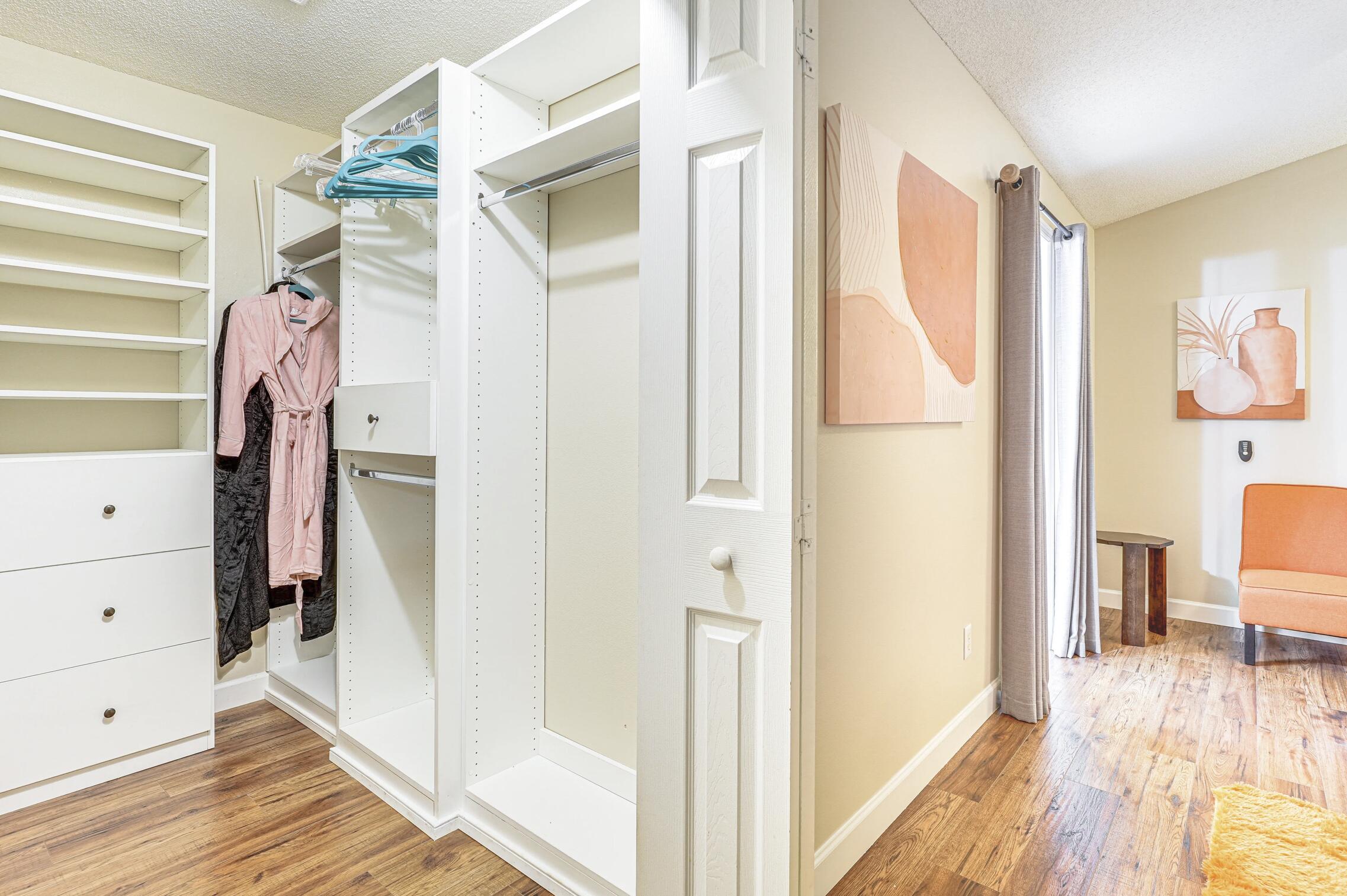 LAKESIDE AT BASS LAKE - Residential