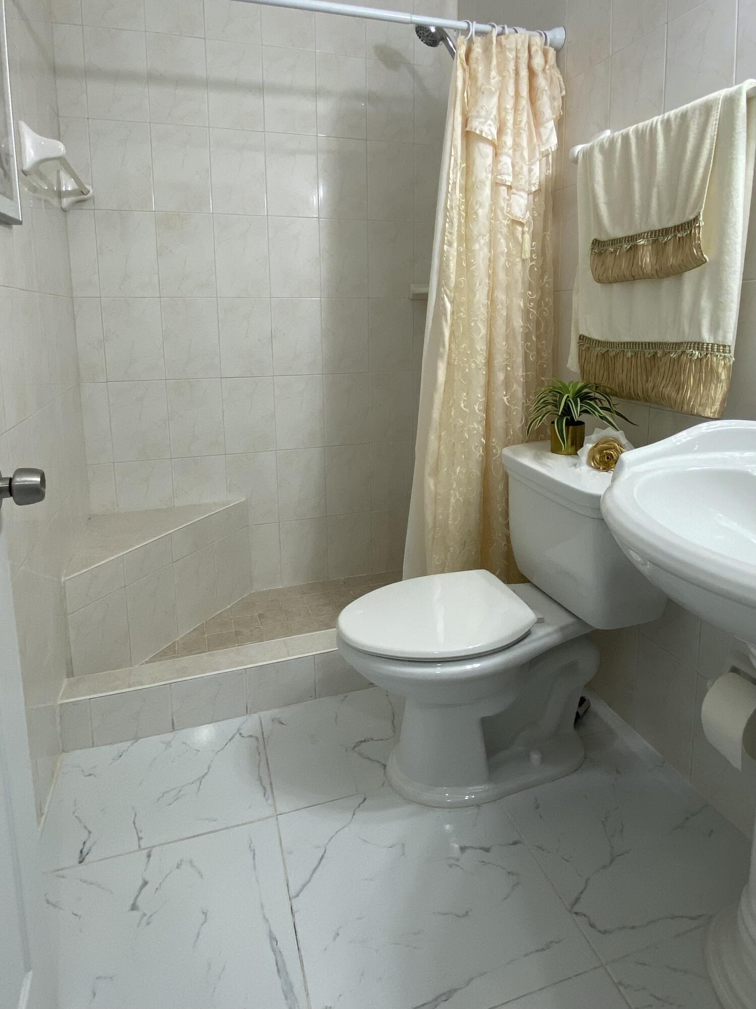 Cannongate Pl 1A - Residential