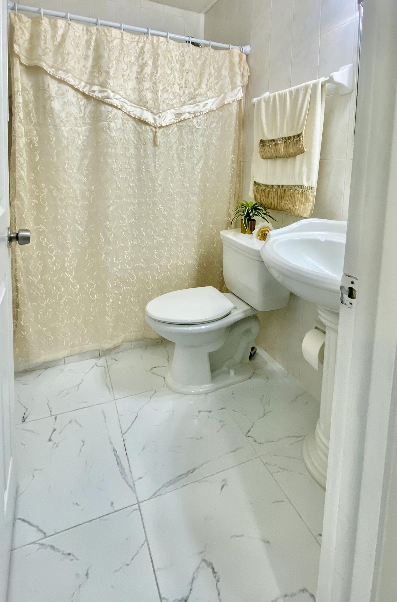 Cannongate Pl 1A - Residential