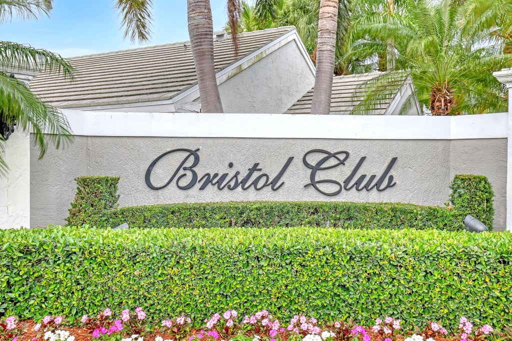 Photo of 24 ADMIRALS Court, Palm Beach Gardens, FL 33418 (MLS # B26074913)