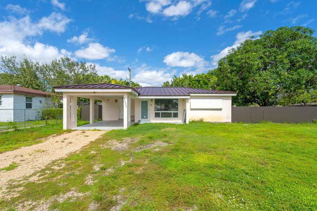 Photo of 3301 SW 20th Court, Fort Lauderdale, FL 33312 (MLS # R11133871)