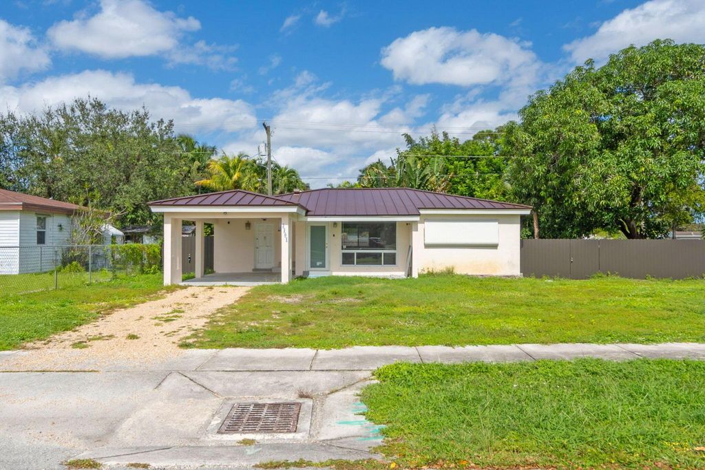 Photo of 3301 SW 20th Court, Fort Lauderdale, FL 33312 (MLS # R11133871)