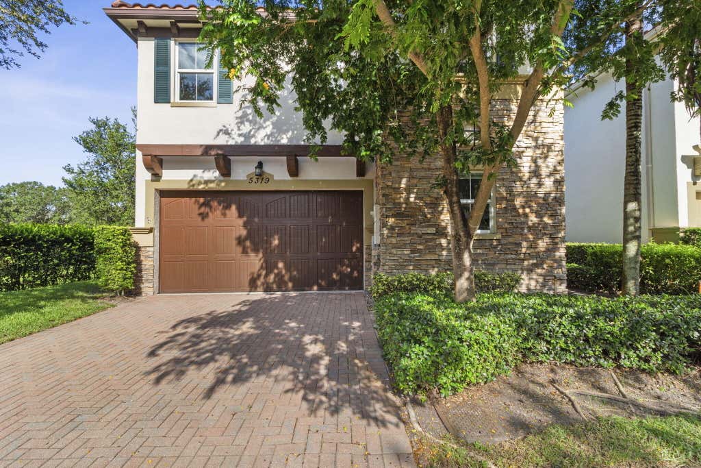Photo of 5319 Falcon Trail, Davie, FL 33314 (MLS # B26047350)