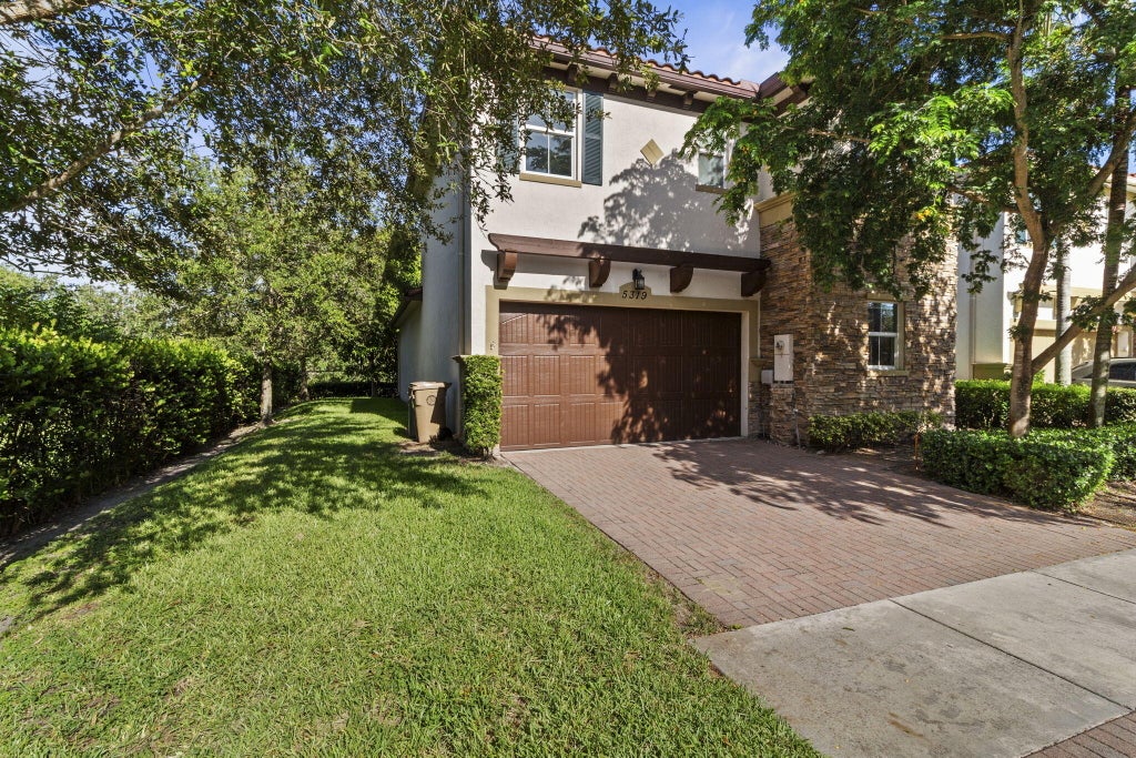 Photo of 5319 Falcon Trail, Davie, FL 33314 (MLS # B26047350)