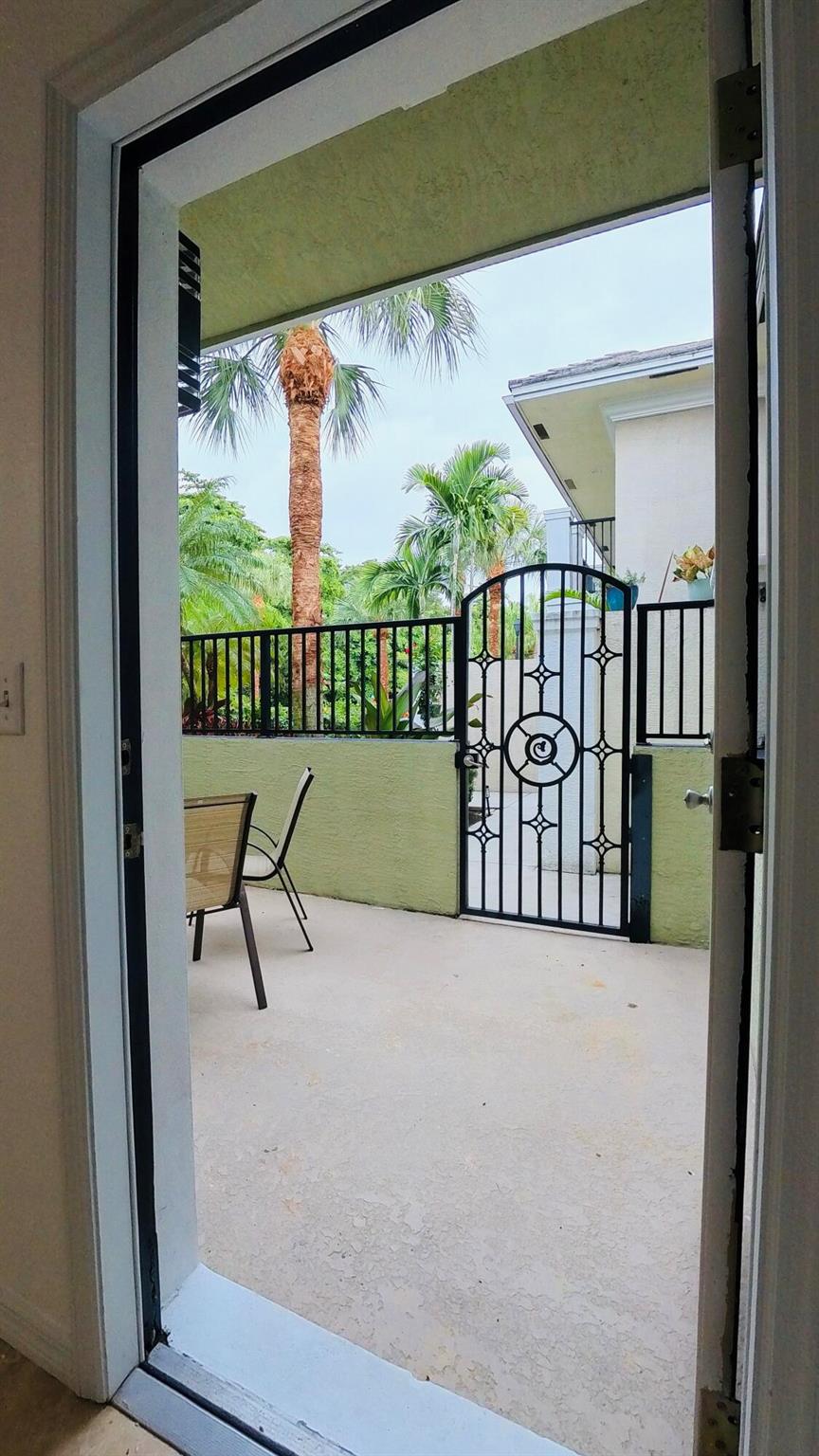 2 BEDROOMS2.5 BATHSCOURTYARDIncredibly rare opportunity to reside in a boutique, privately-owned townhouse complex NEAR THE BEACH and 3 MINUTES FROM DOWNTOWN DELRAY. Clean, bright and spacious.Located in a calm and upscale road, Palm Trail, surrounded by multimillion dollar townhomes and across from the 2 intracoastal nature preserves maintained by the city of Delray. Enjoy sunsets by the resort-like pool, appreciating the beauty of the lush landscapes.Close to the marina and the best restaurants in East Delray. Minutes from the just-completed SUNDY VILLAGE on S. Swinton and Atlantic Ave. Minutes from Federal Hwy, I-95. Plenty of parking. Have a golf cart? No problem!NEW MANAGEMENTNEW OWNERSHIPDOG FRIENDLYUnit 9 faces north with a courtyard facing south