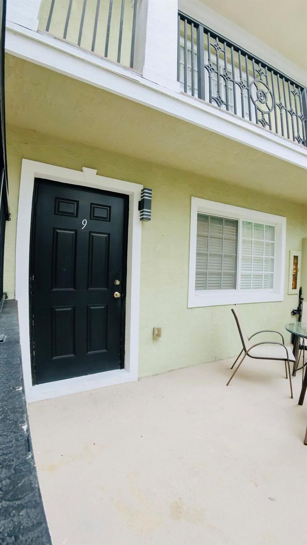 Photo of 1000 Palm Trl #9, Delray Beach, FL 33483 (MLS # R11118096)