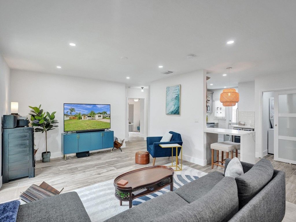 Photo of 1008 SW 19th Street, Fort Lauderdale, FL 33315 (MLS # F10420363)