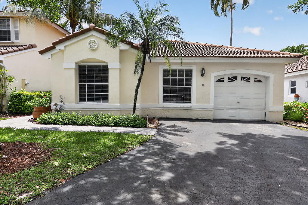 Photo of 922 OPAL Terrace, Weston, FL 33326 (MLS # B26061581)