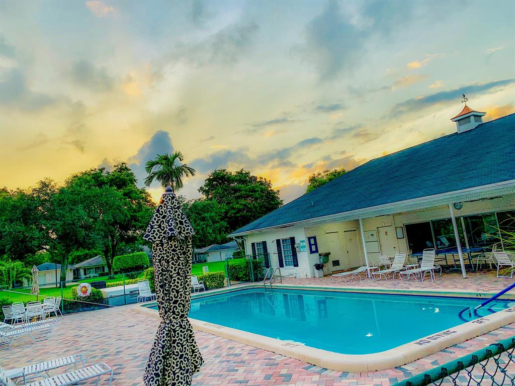 LIMETREE CONDO - Residential