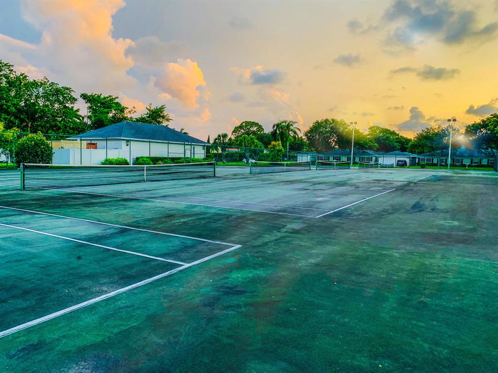 LIMETREE CONDO - Residential