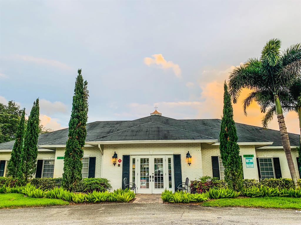 LIMETREE CONDO - Residential