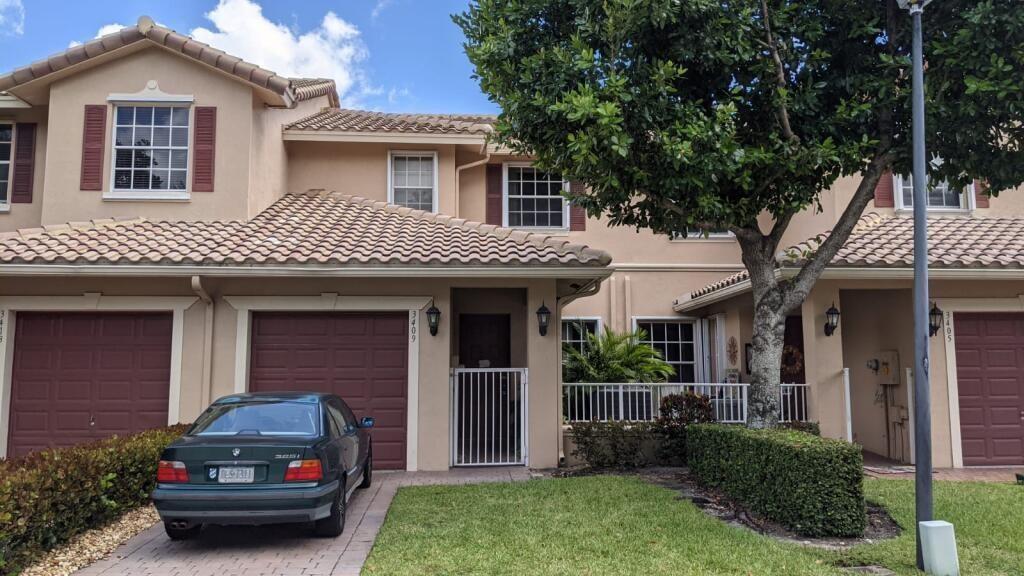 A rarely available neat and clean waterfront townhome in the Rolling Hills subdivision- 3 bed room, 2.5 bath and 1 car garage. Just walking distance to NOVA university, shopping and restaurants. All the bed rooms are upstairs, flooring is carpet and the ground floor is fully tiled. The unit is equipped with accordion shutters, SS appliances, and comes with washer and dryer. The home is very spacious and has a nice view of the lake. The home is not in a gated community, so there is easy access to the unit. . Landlord is seeking tenants without any pets.