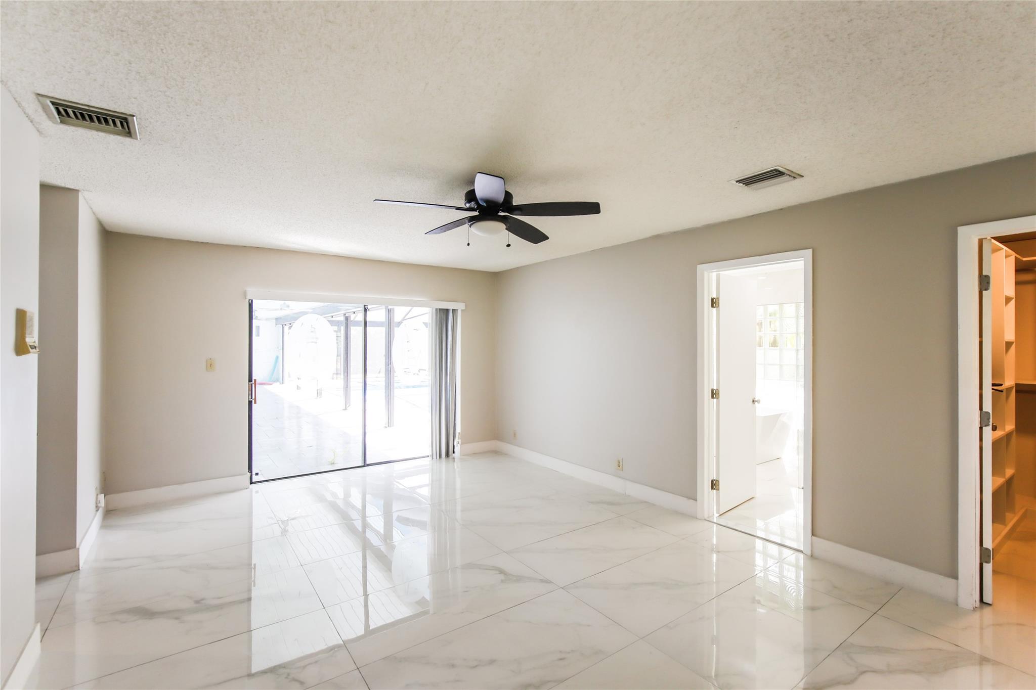 Shadow Wood 80-38 B - Residential