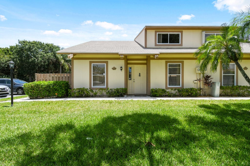 Photo of 324 MAPLECREST Circle, Jupiter, FL 33458 (MLS # B26052193)
