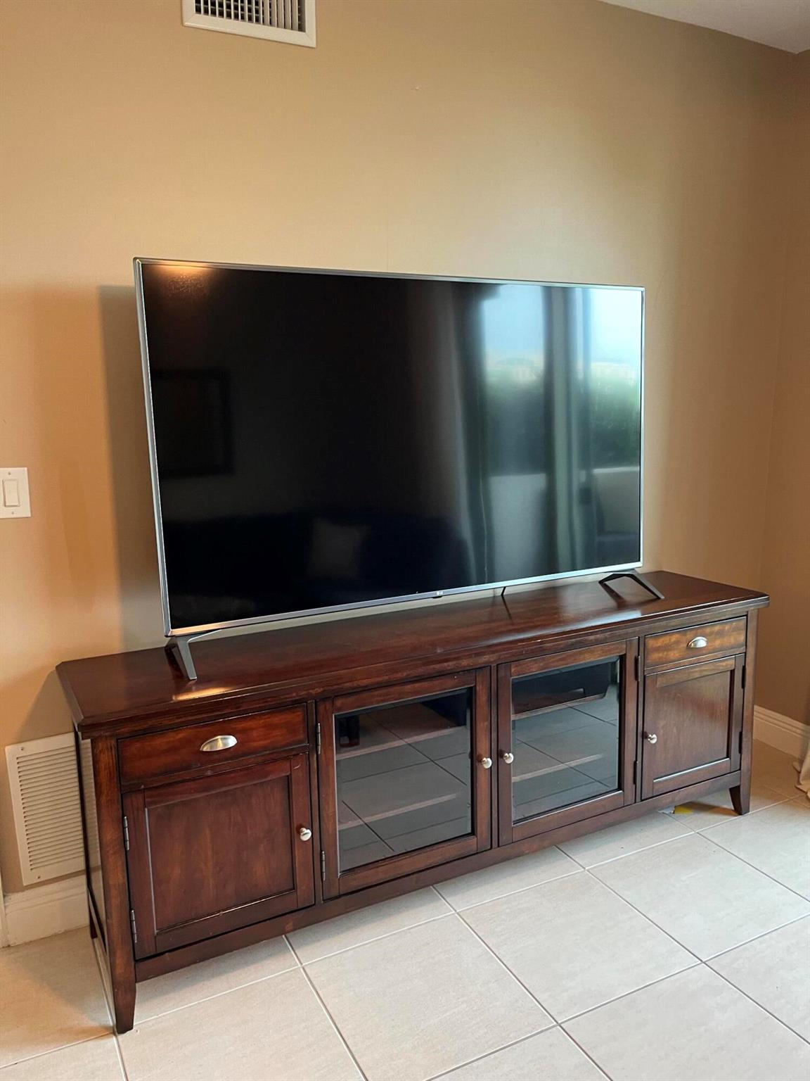 610 CLEMATIS CONDO - Residential Lease