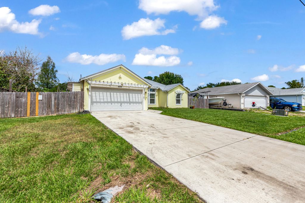 Photo of 2530 SE Hemsing Street, Port Saint Lucie, FL 34984 (MLS # B26017107)