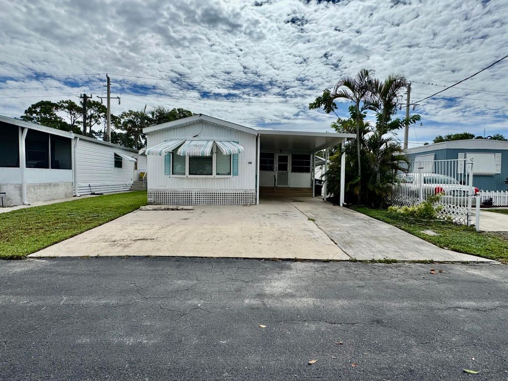 Photo of 8814 40th Terrace S, Boynton Beach, FL 33436 (MLS # R11165178)
