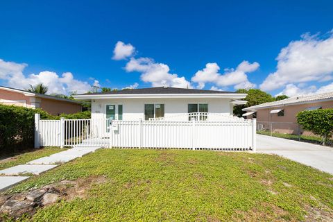 A home in Lake Worth Beach