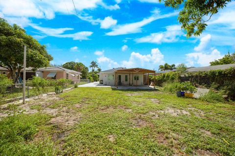 A home in Lake Worth Beach