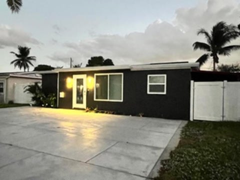 Tiny photo for 200 NE 56th Street #200, Oakland Park, FL 33334 (MLS # R11136253)