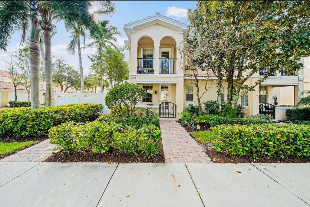 Photo of 4122 Parkside Drive, Jupiter, FL 33458 (MLS # B26056068)