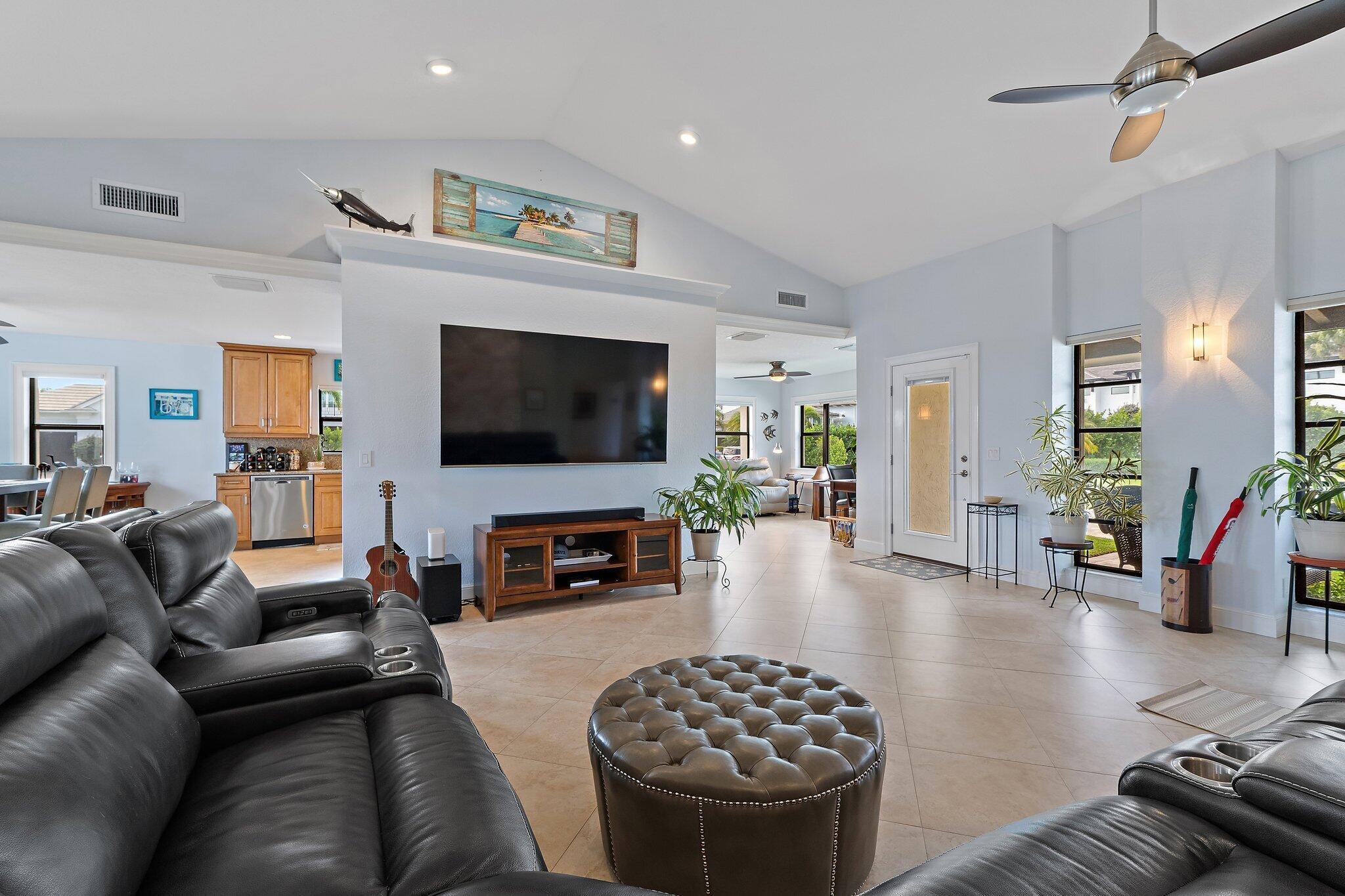 Tequesta Country Club - Residential