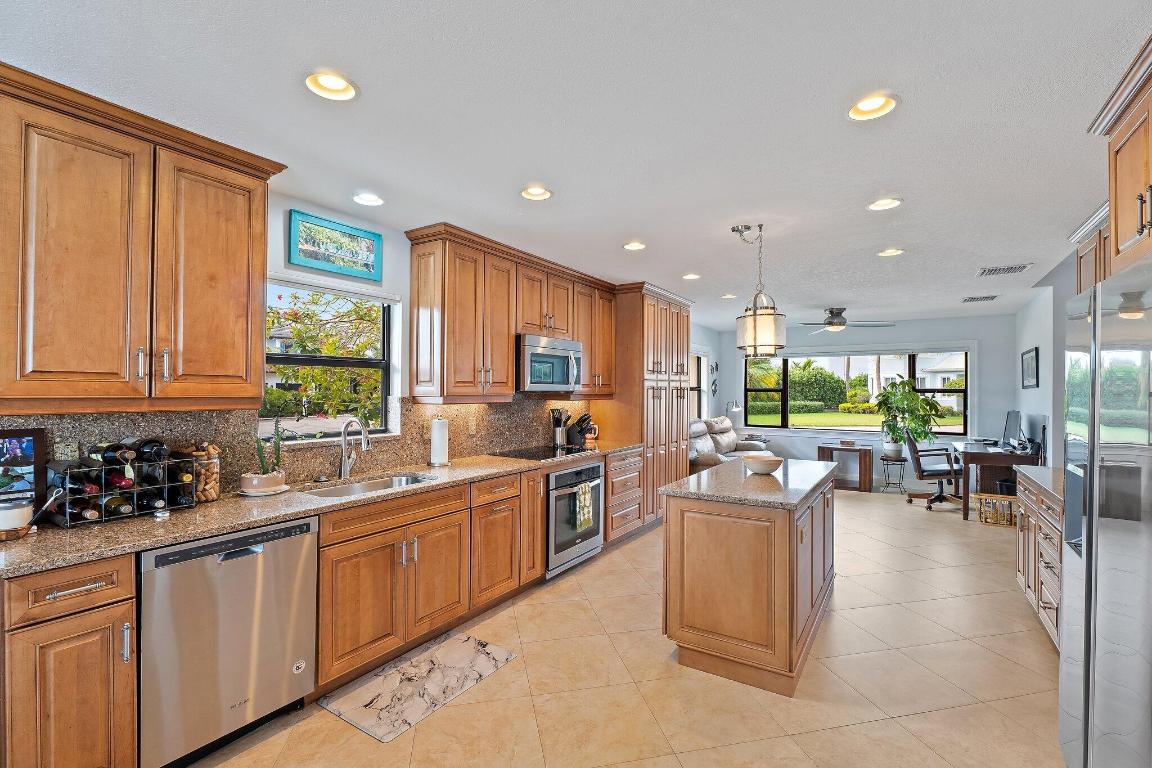 Tequesta Country Club - Residential