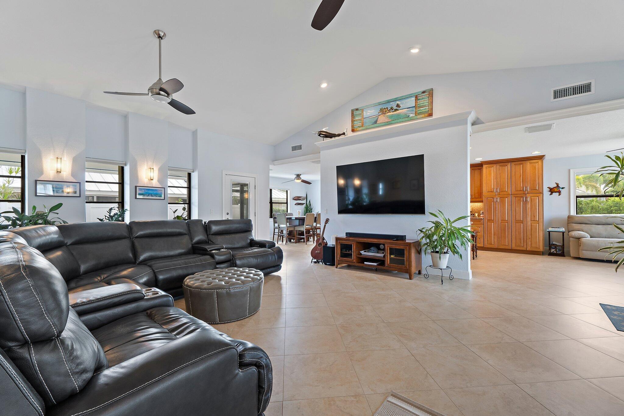 Tequesta Country Club - Residential