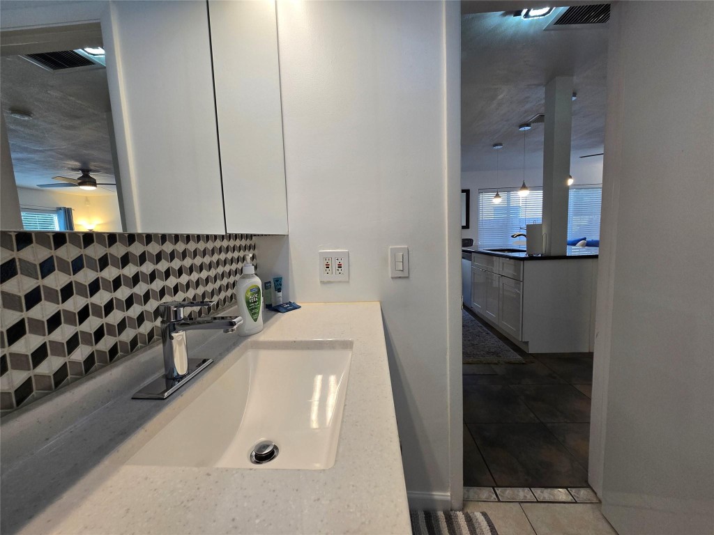 Lauderdale 2-9 D - Residential Lease