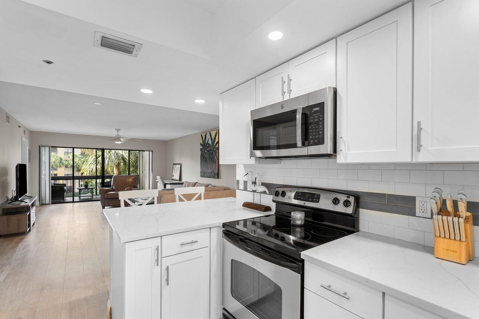 UNO LAGO 7 CONDO - Residential Lease