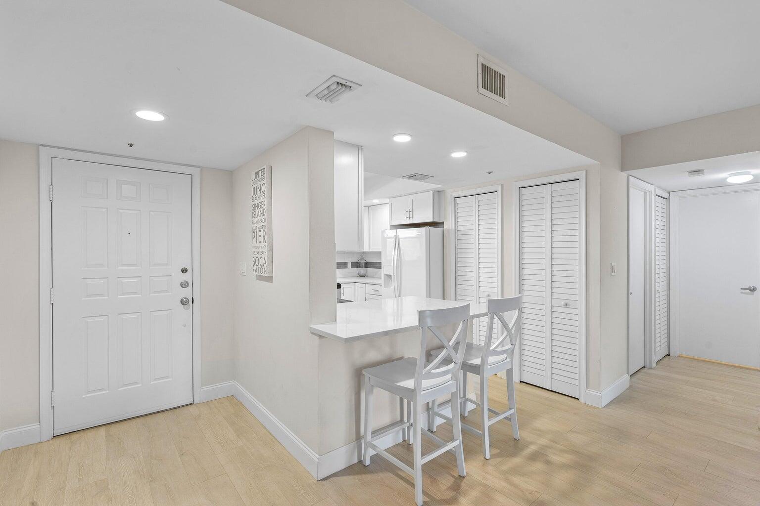 UNO LAGO 7 CONDO - Residential Lease