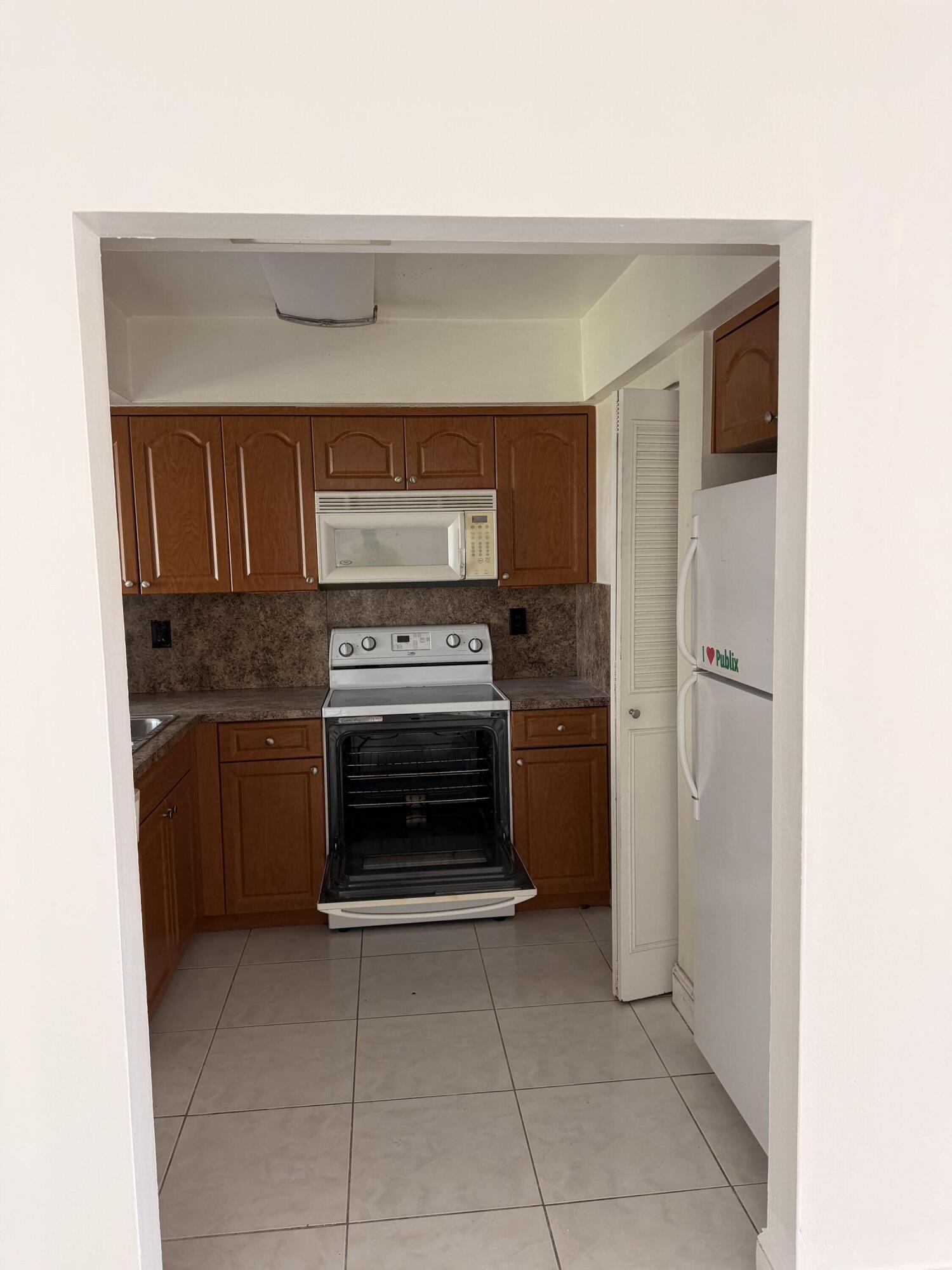 Mirror Lake Estates - Residential Lease