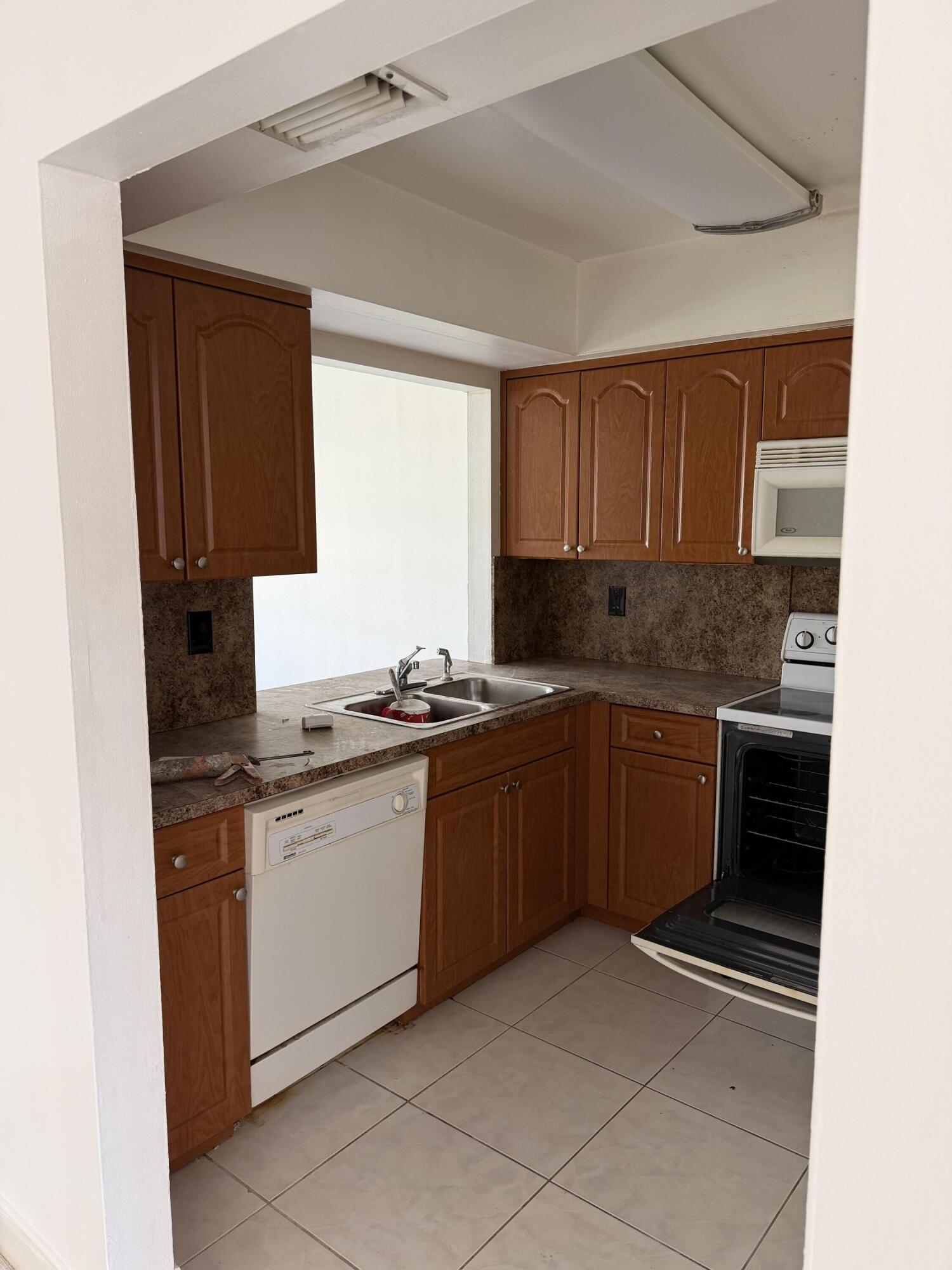 Mirror Lake Estates - Residential Lease