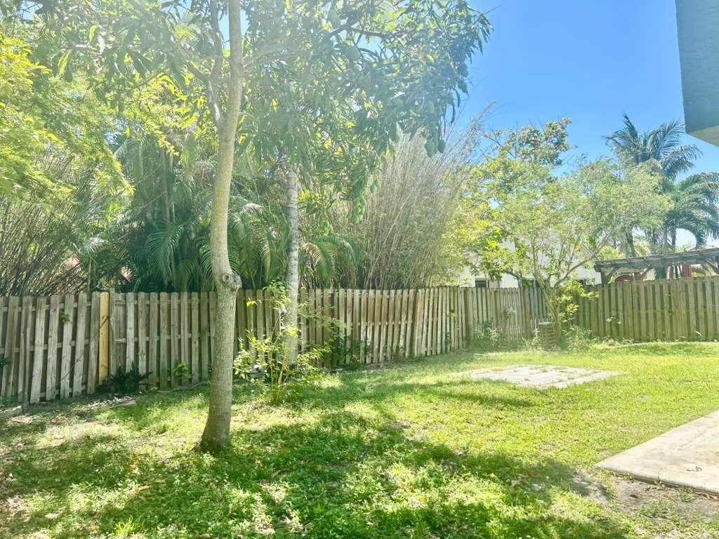 SAWGRASS ESTATES - Residential
