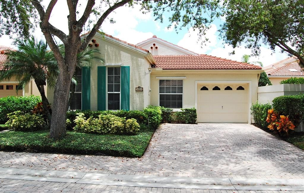 Photo of 22 Via Verona, Palm Beach Gardens, FL 33418 (MLS # R10663777)