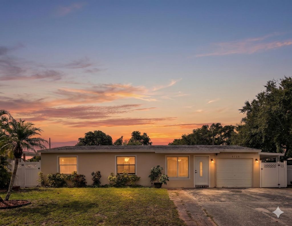 Photo of 4764 SW 12th Street, Fort Lauderdale, FL 33317 (MLS # B26024954)