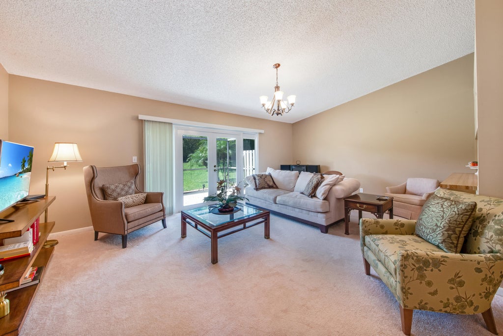 Photo of 35 Kensington Lane, Boynton Beach, FL 33426 (MLS # R10968609)